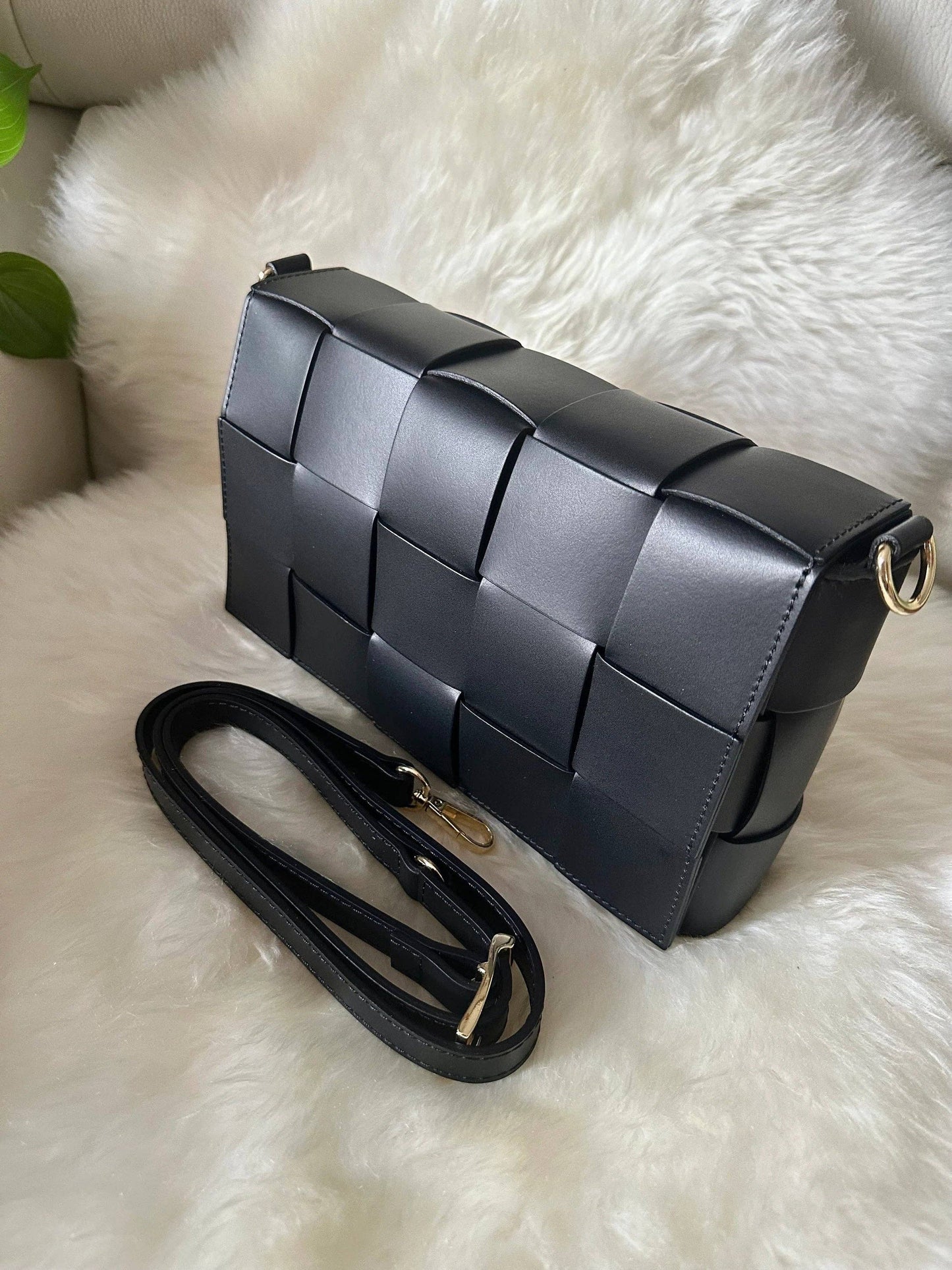 Casetta MM — Hand-Woven Genuine Leather Bag