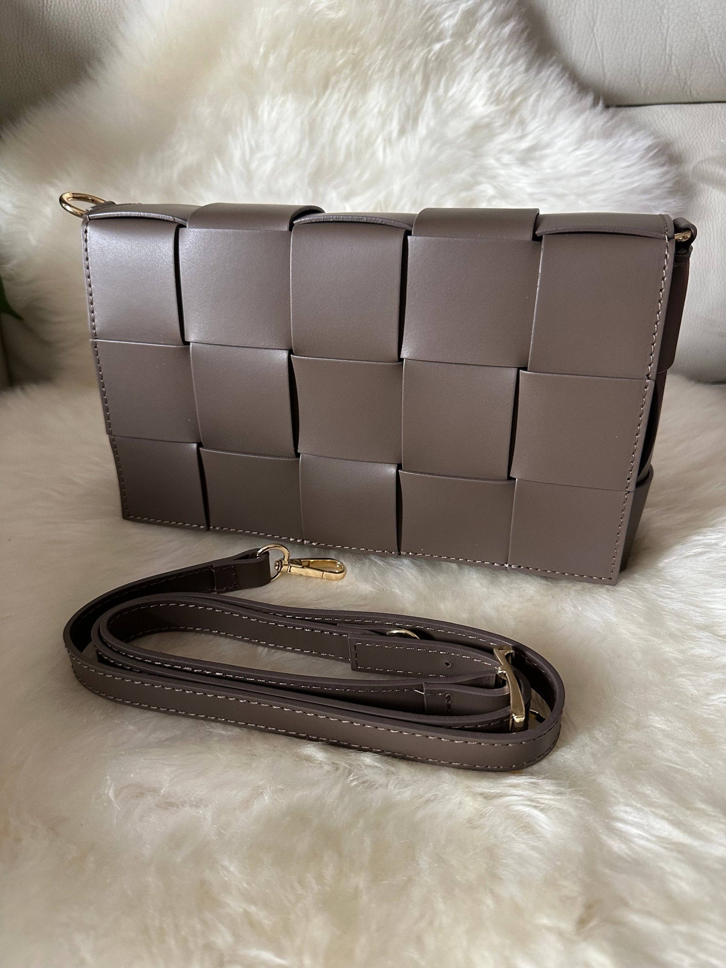 Casetta MM — Hand-Woven Genuine Leather Bag