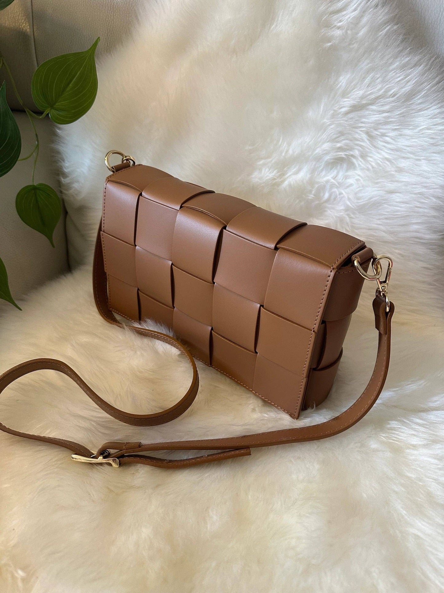 Casetta MM — Hand-Woven Genuine Leather Bag