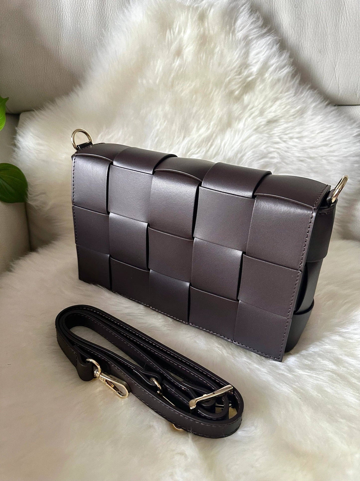 Casetta MM — Hand-Woven Genuine Leather Bag