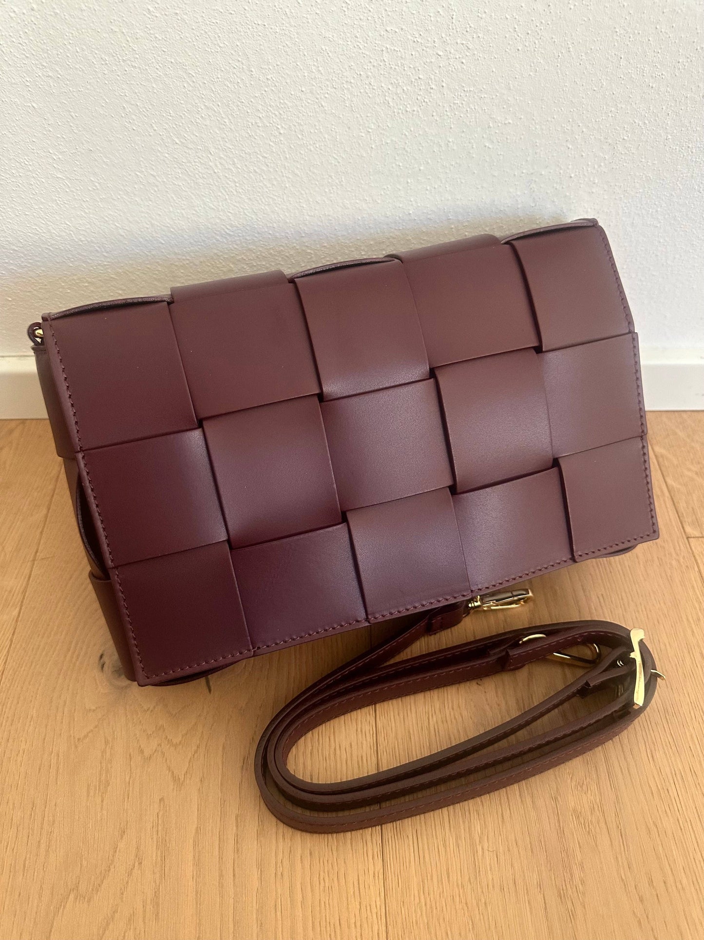 Casetta MM — Hand-Woven Genuine Leather Bag