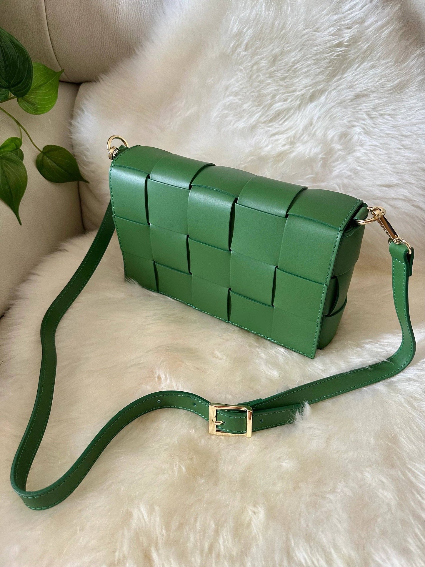 Casetta MM — Hand-Woven Genuine Leather Bag